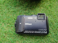 NIKON vodoodporni fotoaparat Coolpix AW130 + SD8GB + torbica