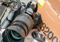 Nikon D3200 + AF-S Nikkor 18-105mm f 3,5-5,6 VR (kot nov)