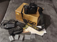 Nikon D700 + grip MB-D10 + baterije + CF