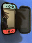 Prodam Nintendo Switch V2 z zaščitno torbico, zaščito, pokemon sword