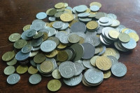 mešano veliko kovancev