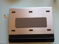 stojalo z ventilatorjem za prenosnik