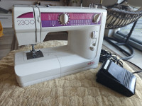 Šivalni stroj ELNA 2300