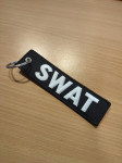 Obesek za ključe z napisom SWAT
