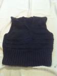Pleten manjši brezrokavnik zelo ugodno naprodaj