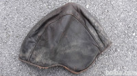 Stara motoristična usnjena kapa.Motorbike hat