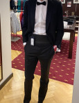 Prodam moško BOSS svečano obleko L, slim fit (smoking komplet)