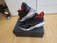 2 čevlji Nike in Jordan št.40