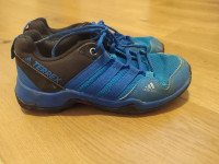 Adidas pohodni čevlji št. 31