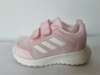 adidas roza teniske št. 23