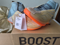 NOVO Adidas YEEZY quantum