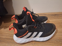 Adidaski št. 37