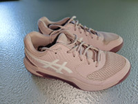 Asics dvoranske superge 37,5 kot nove