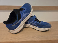 Asics tekaški čevlji številka 35