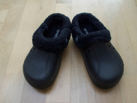 NOVO CROCS črni podloženi natikači, št. 4-6