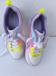 P: dekliške Skechers št. 35