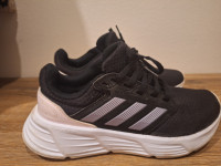 Dekliški adidaski št 37