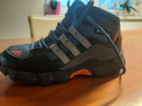Otroški pohodni čevlji Adidas št. 27