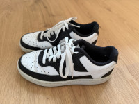 Nike Court Borough Low št. 36 (22,5 cm)