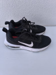 P: Nike dekliške teniske št. 36