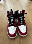 Nike Jordan 1 mid (št. 40)