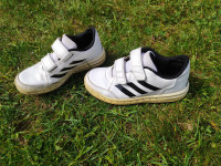Otroške superge adidas – bele, na ježka (Št. 30)