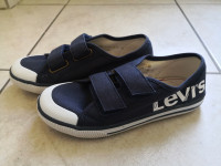 Novi otroški čevlji Leviš št. 30