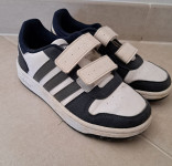 Otroški športni copati adidas št.33