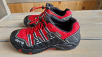 Pohodni čevlji Alpina 33