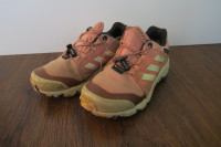 Pohodni / prehodni čevlji št. 30