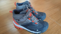 Quechua pohodni čevlji 29