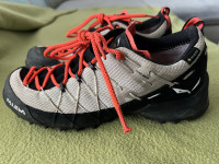 Salewa pohodni čevlji Gore-Tex, otroški/ženski, velikost 37 – kot novi