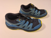 Salomon pohodni tekaški čevlji - superge št. 35