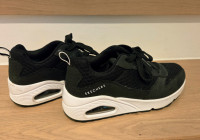 Skechers superge številka 35