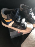 Temno modri sneakersi velikost 32