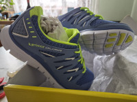 NOVO tekaški copati Karrimor st. 38