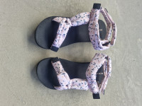 "Teva" reserved sandali za deklice 36