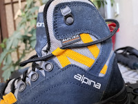 Vodoodbjni čevlji Alpina št. 33, unisex