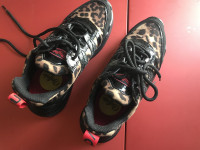 Buffalo črno-tigraste superge št. 39 original