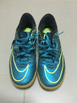 NIKE-DVORANSKI TENISKI ZA NOGOMET ŠT.40