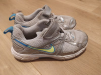 Nike superge št. 30