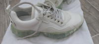 Prodam nove usnjene" JIMMY CHOO " superge ,velikost 41