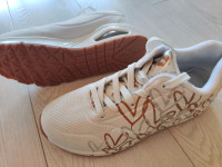 SKECHERS LOVE HEARTS ŠT 40