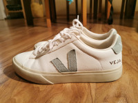 Veja superge, št.38