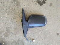 Toyota Yaris 2000 levo ogledalo
