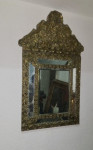 čudovito ogledalo z medeninastim okovom iz 19. stoletja