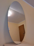 Ovalno stensko ogledalo