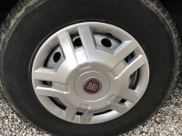 Okrasni pokrov platišča z napisom Fiat za avtodom