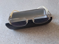 ŽENSKA OČALA Z DIOPTRIJO 2,5 NERABLJENA NARJENE PRI OKOLISTU