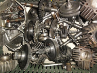 Akcija! Tomos deli ! Rog rezervoar in zobniški prenosi TOMOS